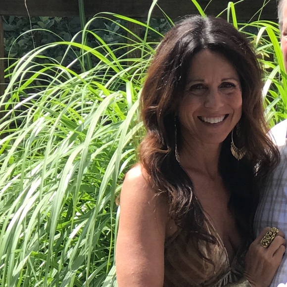 Meet your Posher, Rebecca - Picture 1 of 1